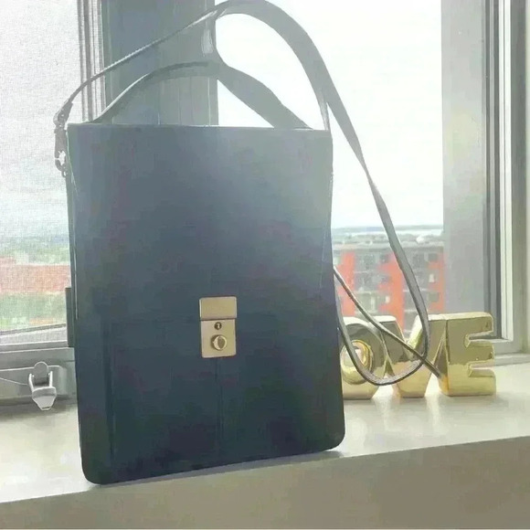 NUOVO  CAPICA BLVK LEATHER MESSENGER CROSSBODY BAG - Picture 3 of 16